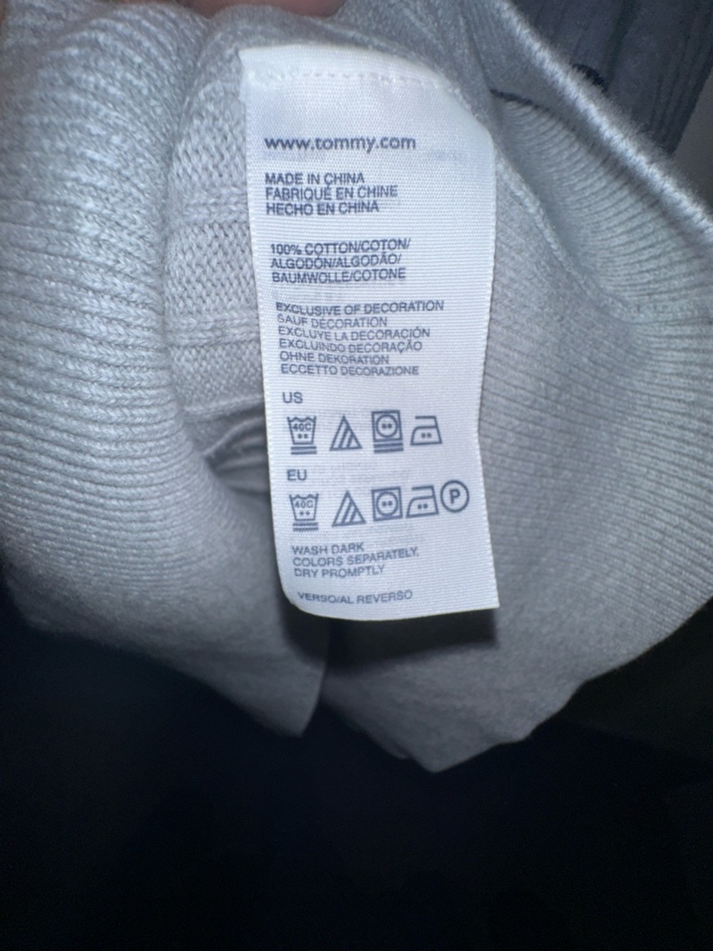 90’s/Y2K Tommy Hilfiger Light Gray Ribbed V-Neck Sweater with Stripe Detail - Picture 4 of 4